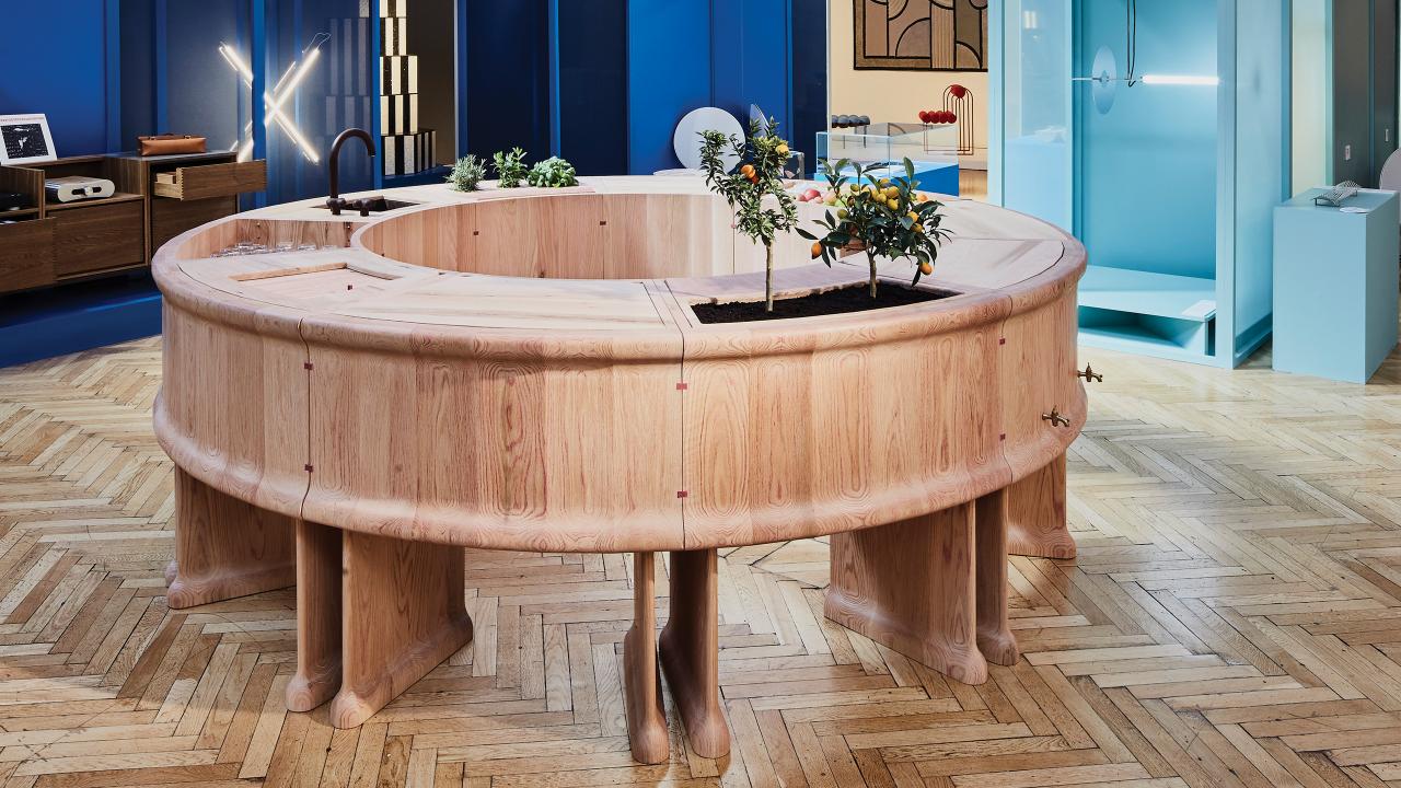 blushing bar carousel